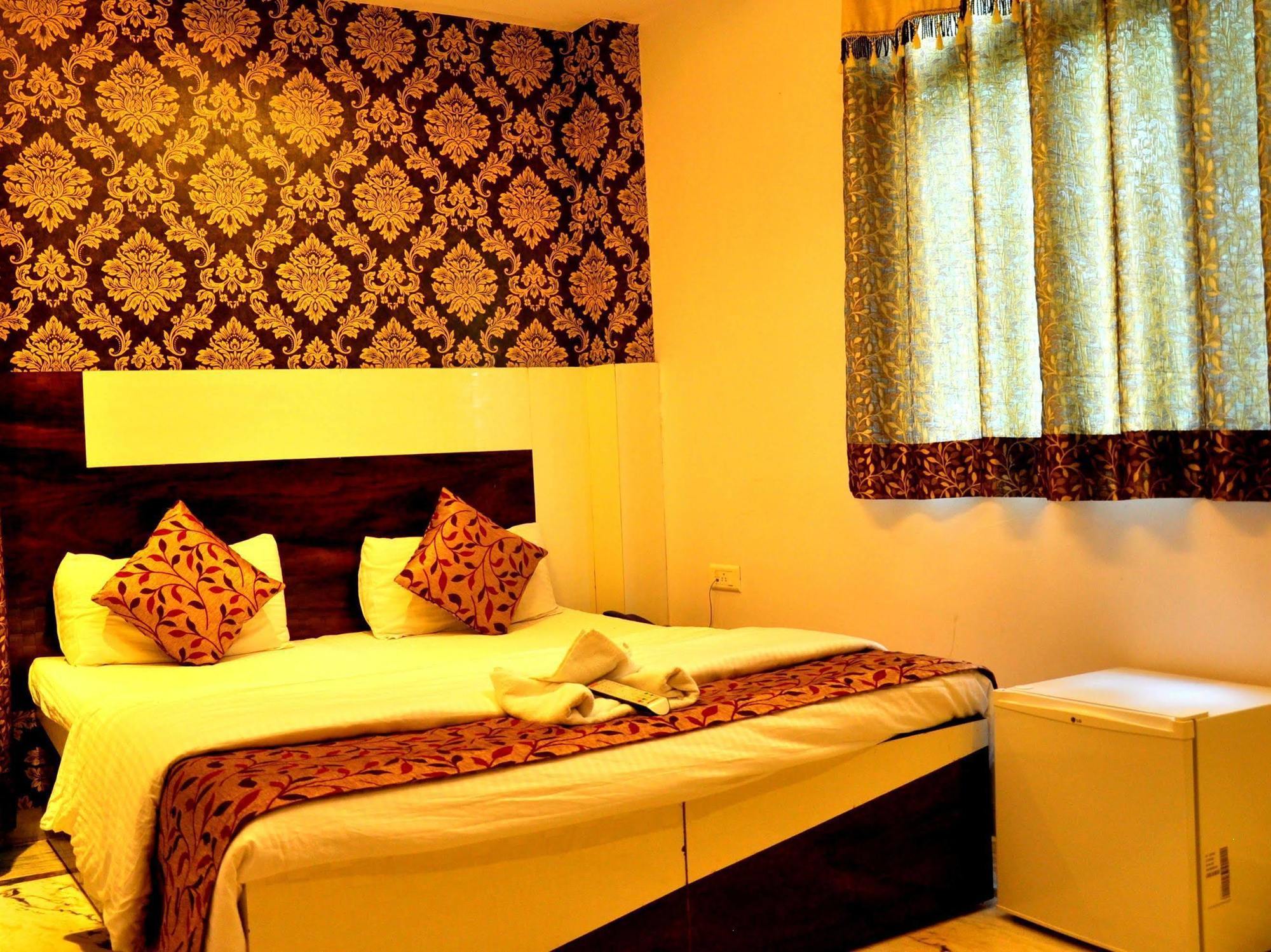 Akash Continental Hotell Rishīkesh Eksteriør bilde